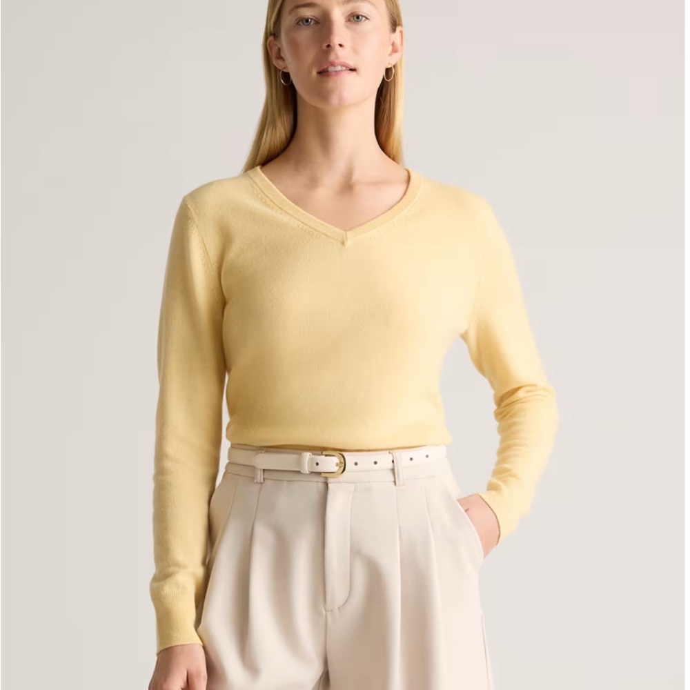 100% High Quality Cashmere Butter Yellow V-Neck Sweater